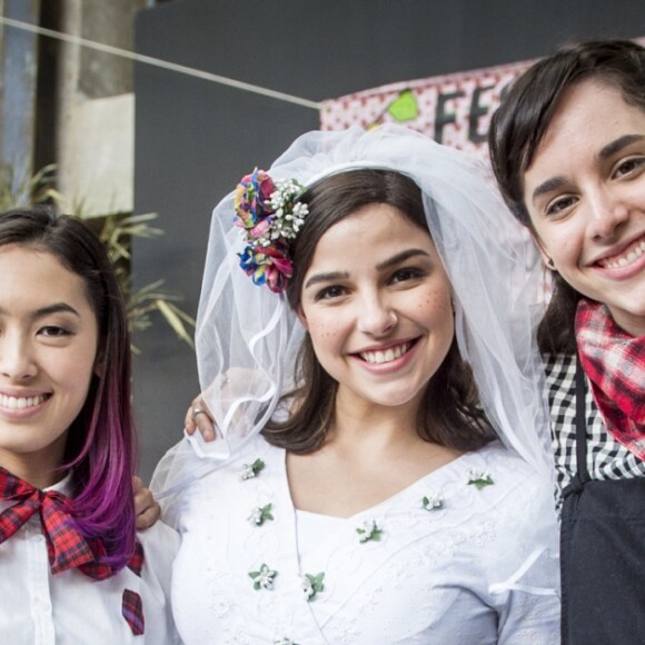 Na novela 'Malhação', as Five - Keyla (Gabriela Medvedovski), Lica (Manoela Aliperti), Tina (Ana Hikari) e Ellen (Heslaine Vieira) - tiram satisfação com Guto (Bruno Gadiol) sobre o fora que ele deu em Benê (Daphne Bozaski)