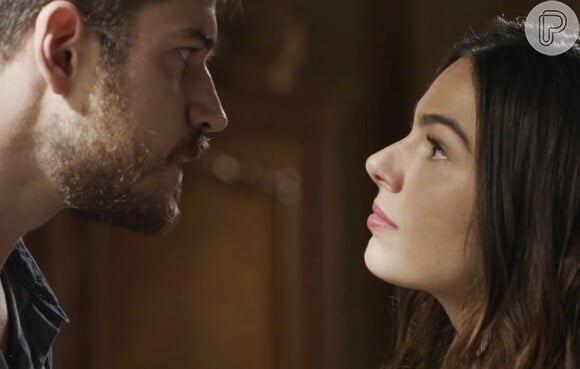 Ritinha (Isis Valverde) diz que gosta de Zeca (Marco Pigossi) e quer voltar com ele para Parazinho, na novela 'A Força do Querer'
