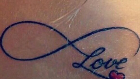 Namorada de Marcelo Rezende homenageia jornalista com tatuagem: 'Love'