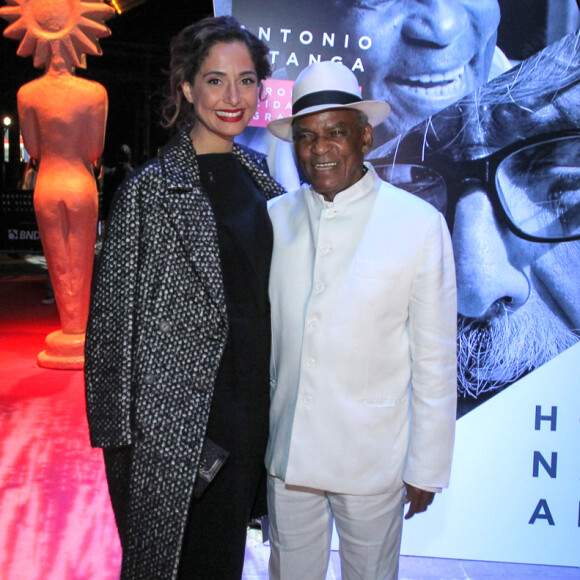 A atriz Camila Pitanga dirigiu o documentário 'Pitanga', sobre a trajetória de seu pai, Antonio Pitanga, ícone do Cinema Novo