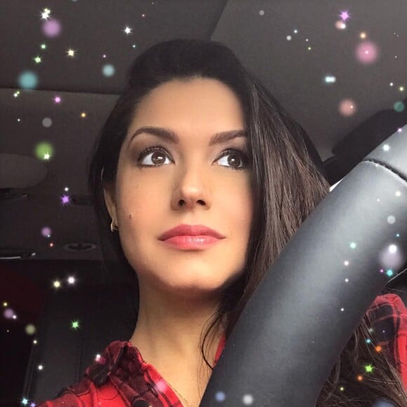 No Youtube, Thais Fersoza esclareceu o motivo de ser feito cesária: 'Eu não tinha como fazer parto normal porque é muito perigoso para quem teve um intervalo curto de uma gestação para outra. Não pode!'