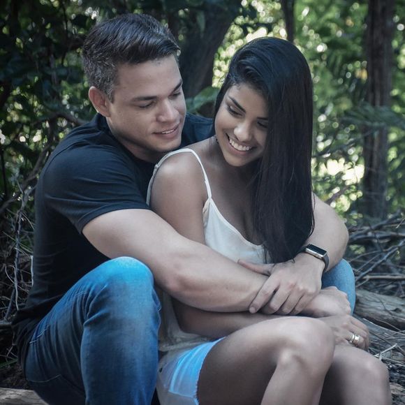 Ex-BBB Munik Nunes vai se casar com o empresário Anderson Felício no dia 3 de outubro de 2017