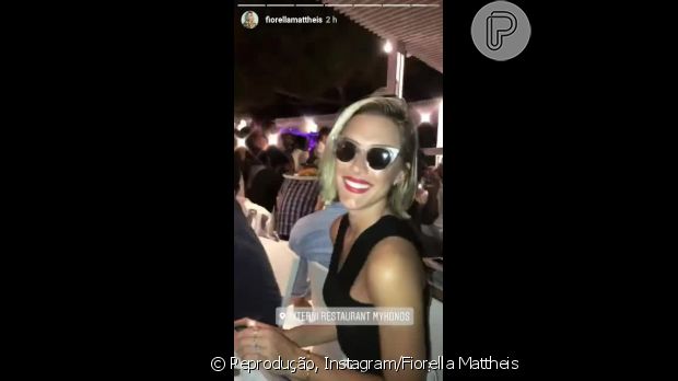 Fiorella Mattheis foi filmada em restaurante na Grécia por amigo