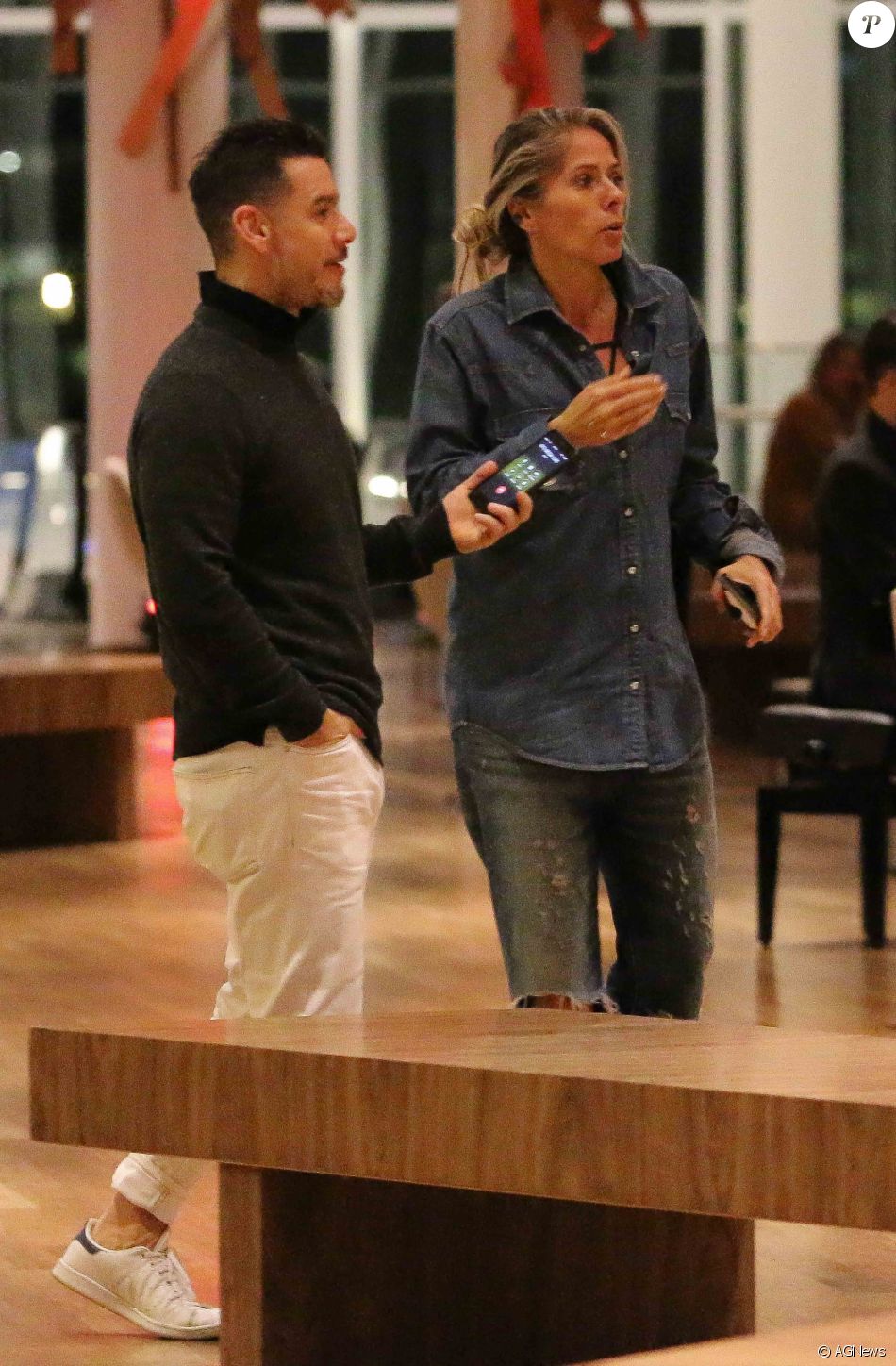 Adriane Galisteu e o marido, Alexandre Iódice, circularam em shopping do Rio nesta sextafeira Adriane Galisteu e o marido, Alexandre Iódice, circularam em shopping do Rio nesta sextafeira