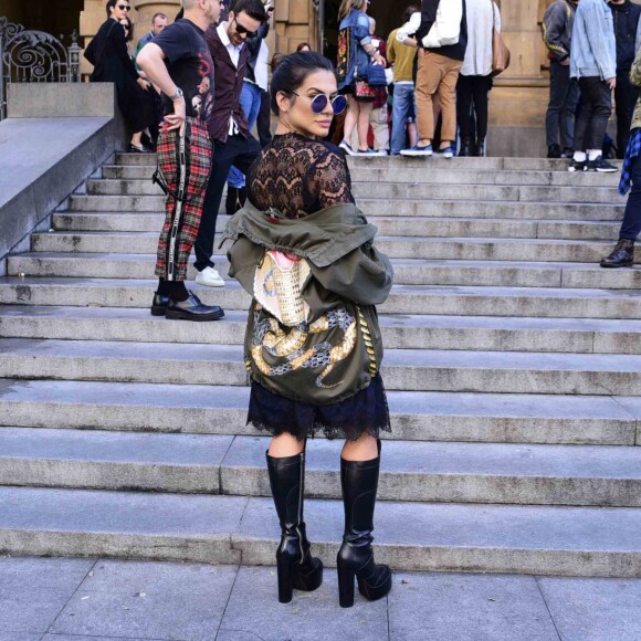 Com look da marca, Cleo Pires prestigiou desfile da À La Garçonne, de Alexandre Herchcovitch e Fabio Souza