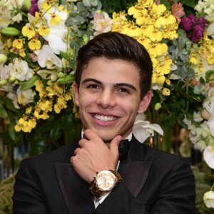 Thomaz Costa foi um dos convidados do baile de 15 anos de Fernanda Concon