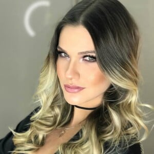 Andressa Suita conseguiu uma folga dos cuidados do filho, Gabriel, e curtiu show do marido 