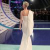 O vestido Stephane Rolland de Katy Perry contava com cauda e tecido volumoso sobre um dos ombros