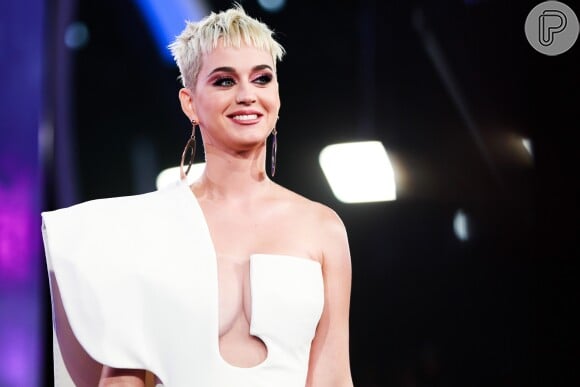 A cantora Katy Perry apresentou o MTV Video Music Awards, realizado na Califórnia neste domingo, 27 de agosto de 2017