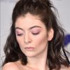 Lorde usou maquiagem rosa no MTV Video Music Awards, realizado na Califórnia neste domingo, 27 de agosto de 2017