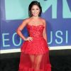 A cantora Vanessa Hudgens foi mais uma a apostar na transparência com um vestido de tule vermelho no MTV Video Music Awards, realizado na Califórnia neste domingo, 27 de agosto de 2017