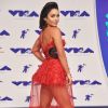 Vanessa Hudgens deixou as pernas em evidência com o look transparente no MTV Video Music Awards, realizado na Califórnia neste domingo, 27 de agosto de 2017