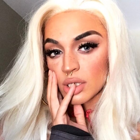 Pabllo Vittar teve foto do perfil removida e trocada por uma do deputado federal Jair Bolsonaro