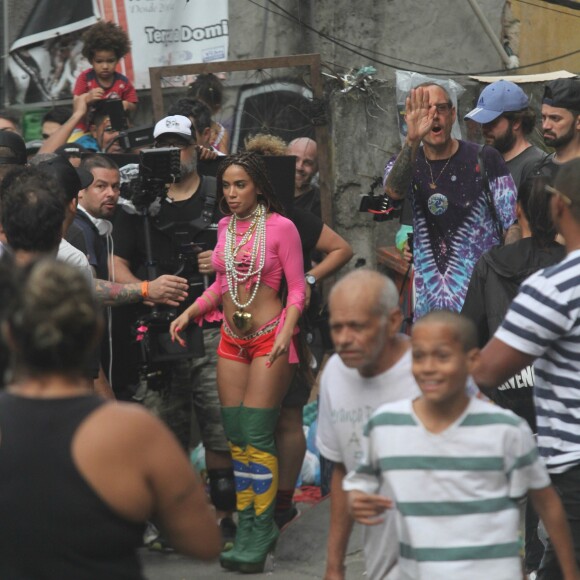 'Vai ser incrível! A qualquer momento teremos um clipe no ar todo mês', prometeu Anitta