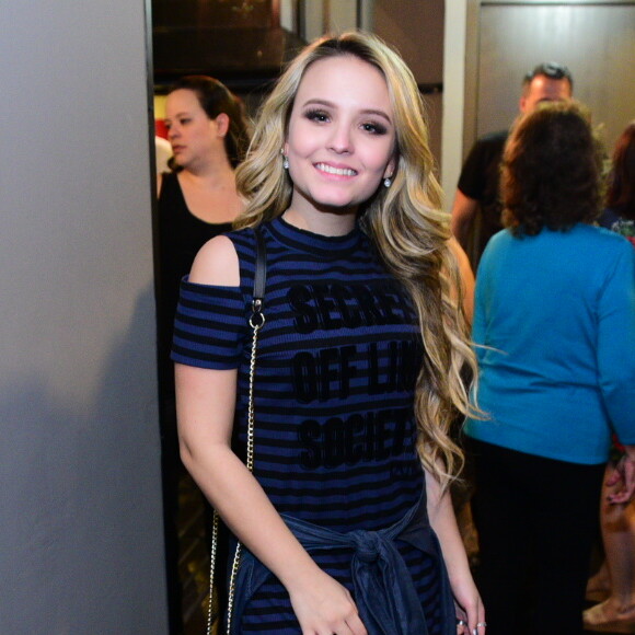 'Ele já foi para Disney, babys! Inclusive junto comigo, nos divertimos muito por lá, né Pedro?', escreveu Larissa Manoela no comentário da foto