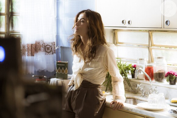 Rimena (Maria Casadevall) confessa que está confusa em relação ao que sente por Gustavo (Gabriel Leone), na supersérie 'Os Dias Eram Assim'