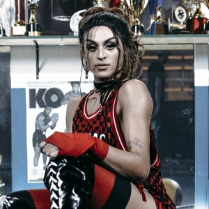 'Aceita', escreveu Pabllo Vittar ao compartilhar o clipe 'K.O'