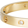 Na praia da Grécia, Bruna Marquezine exibiu ainda uma pulseira de ouro 18 K com quatro diamantes, da joalheria Cartier, no valor de R$ 42.700