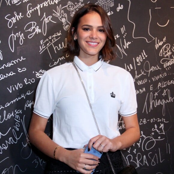 A pulseira Cartier foi usada por Bruna Marquezine para assistir ao show da cantora Marília Mendonça, no Rio de Janeiro, no dia 5 de agosto de 2017