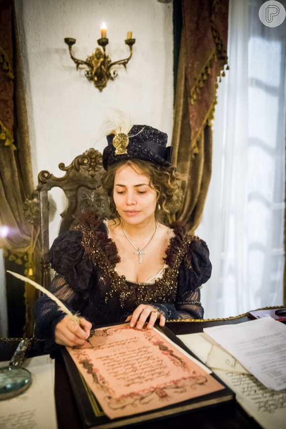 Leopoldina (Leticia Colin) assuna o decreto da independência do Brasil, na novela 'Novo Mundo'