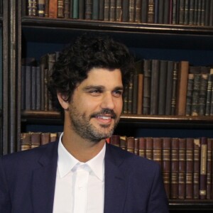 Bruno Cabrerizo negou que o relacionamento estivesse em crise ao lançar a novela