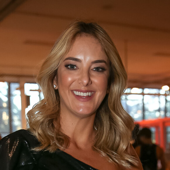 Ticiane Pinheiro conta que seu casamento com Cesar Tralli será antes do Natal, como a apresentadora indicou ao jornal 'Folha de São Paulo' nesta segunda-feira, dia 28 de agosto de 2017