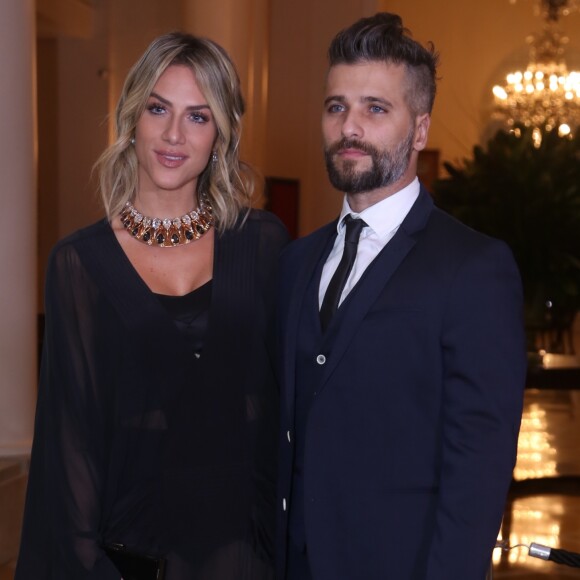 Bruno Gagliasso elege seios da mulher como parte do corpo preferida:'Boa compra'