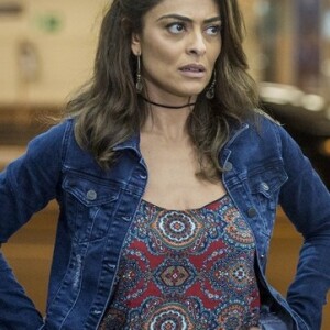 As blusas estampadas de malha que faziam parte do figurino de Bibi (Juliana Paes) não aparecem no momento atual da personagem