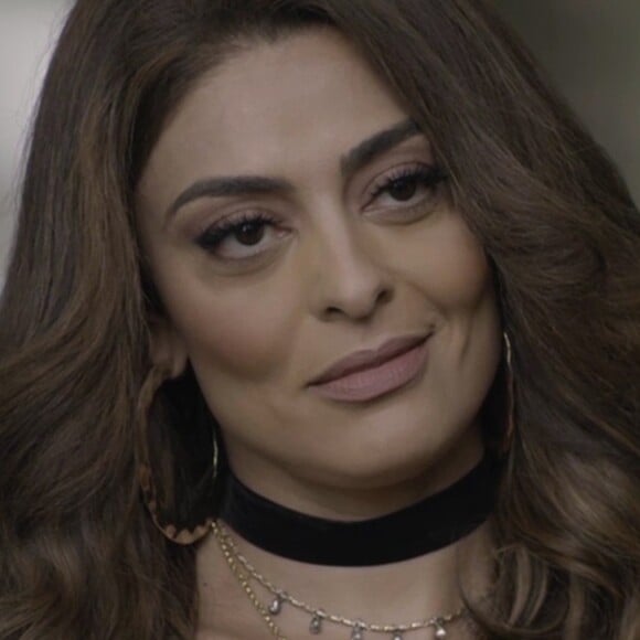 Bibi (Juliana Paes), irritada, atirará na direção de Jeiza (Paolla Oliveira) para tentar matá-la na novela 'A Força do Querer'