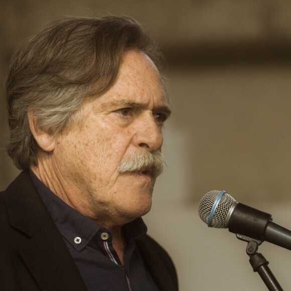 Ernesto (José de Abreu) assume ter matado Arnaldo (Antonio Calloni) para evitar que Gustavo (Gabriel Leone) continue preso, na supersérie 'Os Dias Eram Assim'