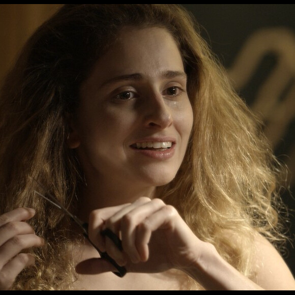 'Pula, Caru. Se joga que a vida é curte, e você tem muito a dizer', continuou 
