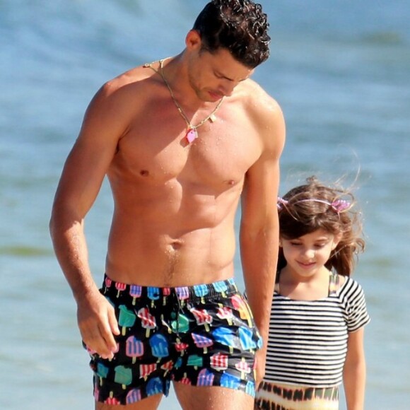 Pai de Sofia, de 5 anos, Cauã Reymond disse que fica preocupado com casos de assédio