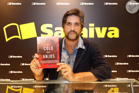 Leo Chaves lançou seu primeiro livro, 'No Colo dos Anjos', na Bienal do Livro