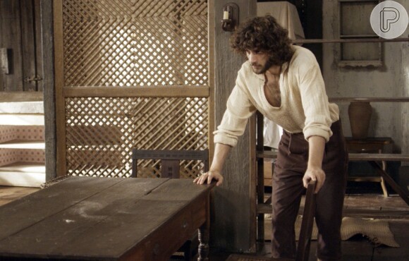 Joaquim (Chay Suede) se frustra por não encontrar Thomas (Gabriel Braga Nunes), na novela 'Novo Mundo'