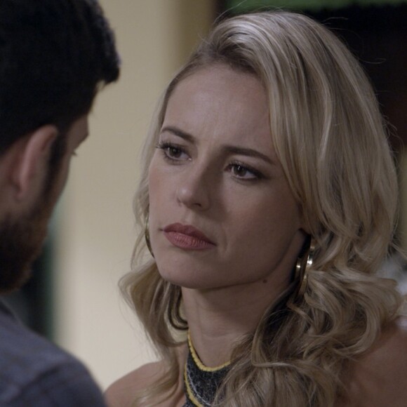 Jeiza (Paolla Oliveira) termina de vez com Zeca (Marco Pigossi) ao saber que ele a traiu com Ritinha (Isis Valverde), na novela 'A Força do Querer'