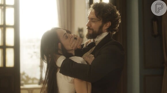 Thomas (Gabriel Braga Nunes) faz Anna (Isabelle Drummond) refém durante a coroação de dom Pedro (Caio Castro), no penúltimo capítulo da novela 'Novo Mundo'