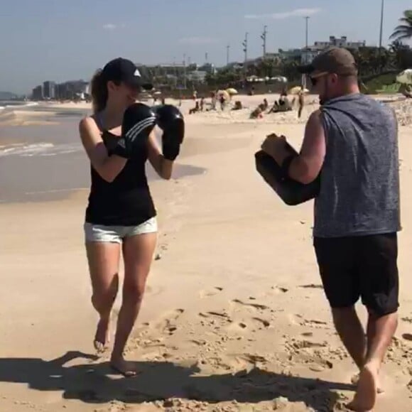 Juliana Paiva, de 'A Força do Querer', treina com o personal trainer Eduardo Melo 