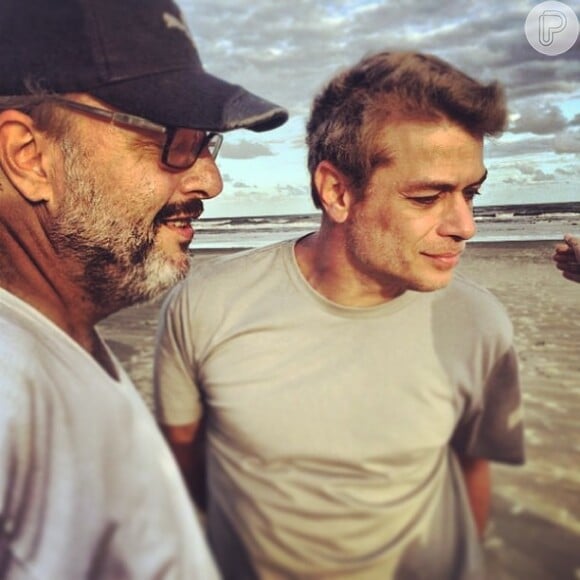 Fábio Assunção viajou para o litoral de São Paulo com o diretor José Eduardo Belmonte