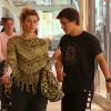 Carolina Dieckmann passeia com filho Davi em shopping na Barra da Tijuca