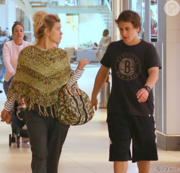 Carolina Dieckmann Passeia Com Filho Davi E Semelhança Dele Com Marcos ...