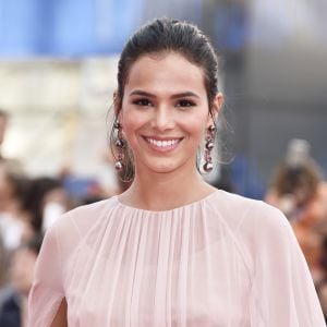 Bruna Marquezine não se conteve e deu gritinhos ao ver de perto os astros George Clooney e Matt Damon no Festival Internacional de Veneza neste sábado, 2 de setembro de 2017