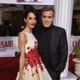Bruna Marquezine vibrou ao ver George Clooney de perto. O astro estava acompanhado pela mulher, Amal Alamuddin