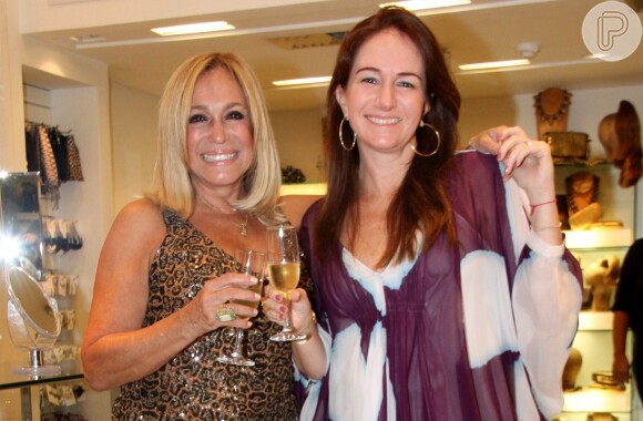 Susana Vieira brindou pelo sucesso da campanha com a diretora de estilo da marca, Daniela Fiszpan