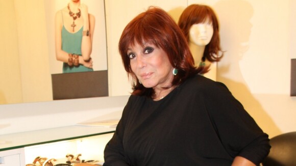 Susana Vieira fica ruiva, morena e loira para campanha de doação de perucas