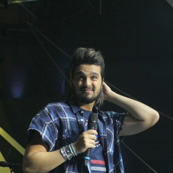 'A queda foi feia, mas a bunda amorteceu', brincou Luan Santana
