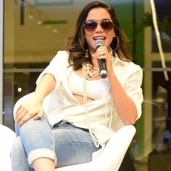 'Eu sei que não será um estouro mundial. Eu sei que esse é o início da minha carreira internacional', afirmou Anitta