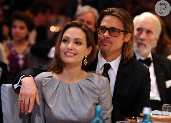 Angelina Jolie ainda é apaixonada por Brad Pitt, segundo fonte próxima ao casal