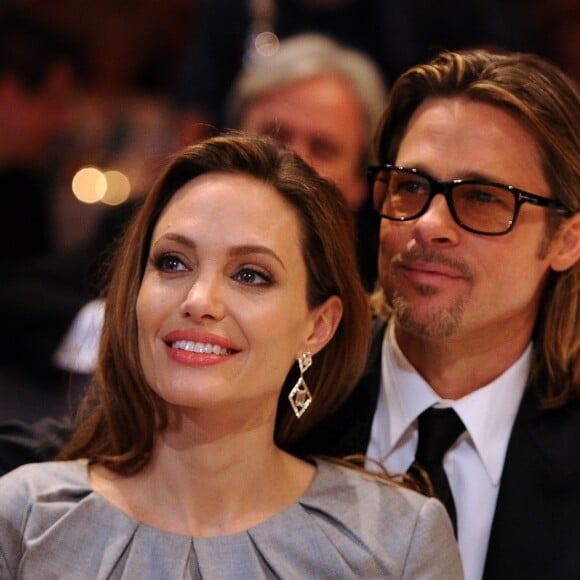 Angelina Jolie ainda é apaixonada por Brad Pitt, segundo fonte próxima ao casal