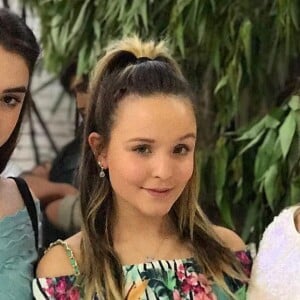 Larissa Manoela curtiu festa na companhia das amigas Gabi Motta e Bella Moreira