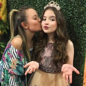 Larissa Manoela prestigiou festa de aniversário de 12 anos da atriz mirim Sophia Valverde, no Buffet Boomerang, na Cidade Jardim, em São Paulo